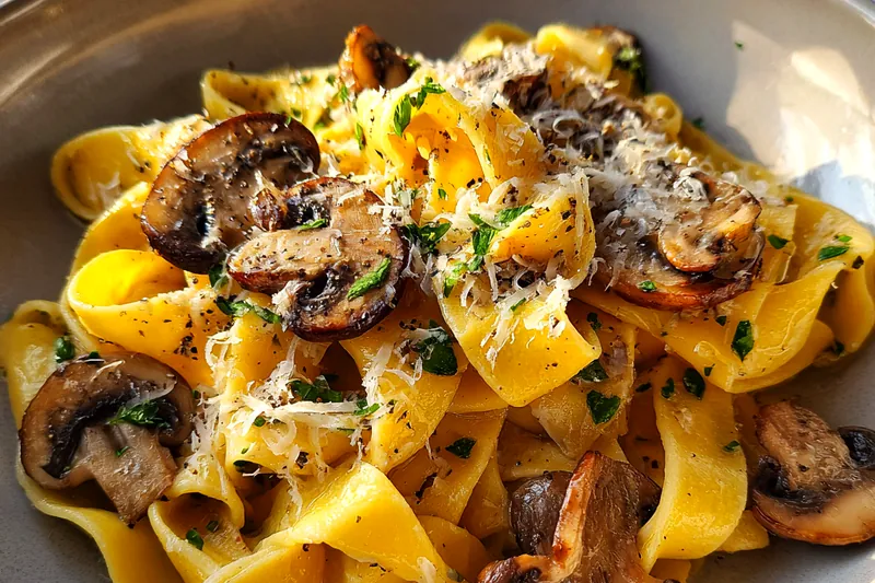 Cooking process for Garlic Mushroom Pappardelle Delight