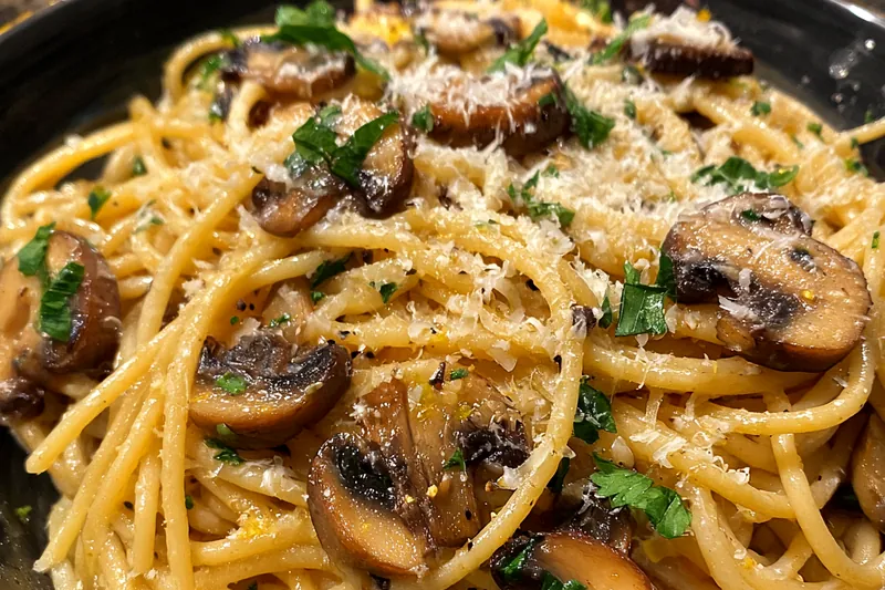 Cooking process for Mushroom Gruyere Cream Pasta