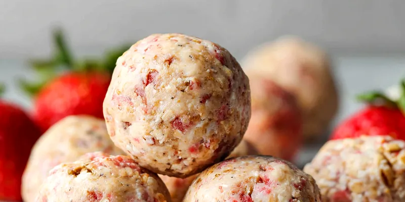 No-Bake Strawberry Cheesecake Protein Balls